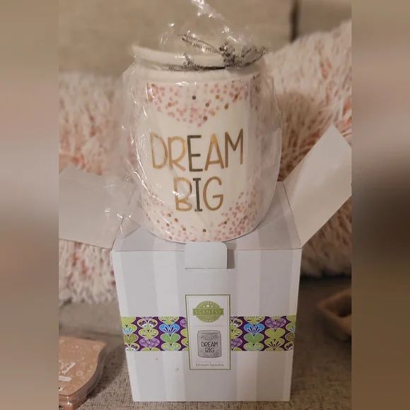 Scentsy Dream Dream Big Pink & Gold - New In Box with 2 Wax Sets - Picture 1 of 11